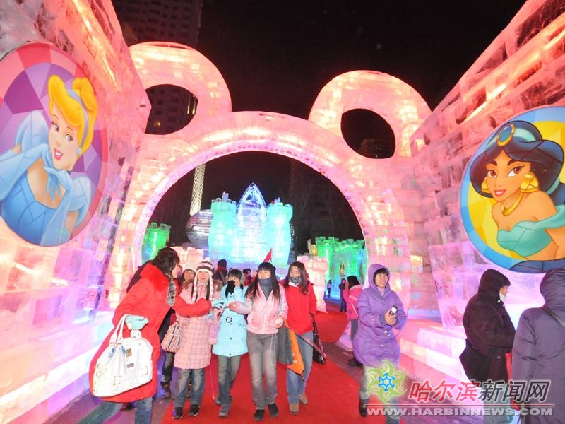 哈爾濱冰燈藝術(shù)游園會 迪斯尼冰雪游園會 兆麟公園