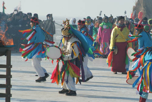 吉林查干湖第七屆冰雪漁獵文化旅游節(jié) 頭魚(yú)拍賣 史無(wú)前例的天價(jià)